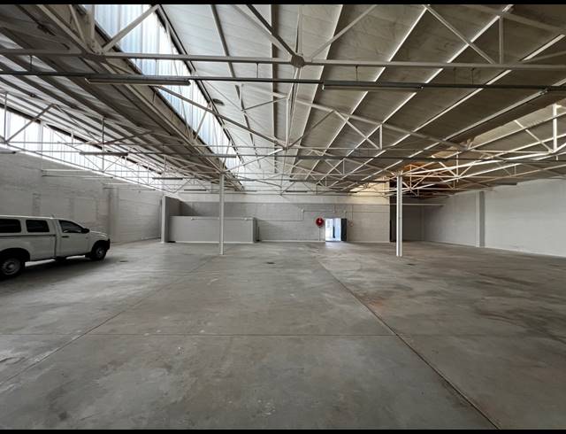 1,600M² WAREHOUSE TO LET IN PAROW EAST